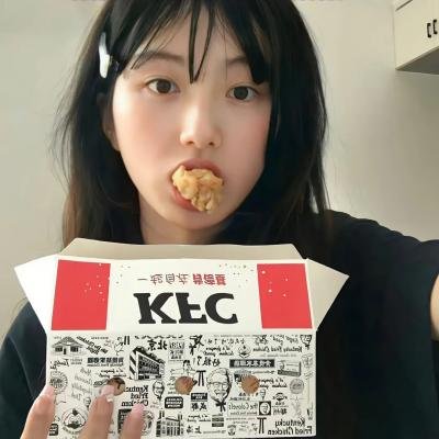 裸男歌唱